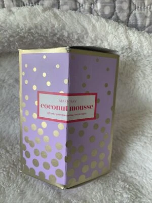 Nuevo en Caja MARY KAY Mousse de Coco Crema de Manos y Bálsamo Labial Set Púrpura Foto 1 de 4
