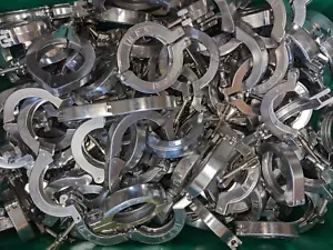 (10) brand new / pristine used KF40 clamps - 40% lesker list - varian conflat - Picture 1 of 4