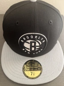 Gorra ajustada negra Brooklyn Nets para hombre New Era Team Wordmark 59FIFTY talla 7 3/8 nueva con etiquetas - Imagen 1 de 7