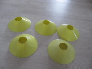 TCM Trainiere Dribbling und Ballkontrolle am Slalom - Bild 1 von 1
