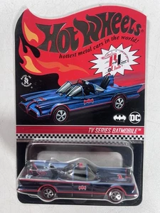 Hot Wheels Red Line Club RLC Exclusive Classic TV Series Batmobile mit Protektor - Bild 1 von 3