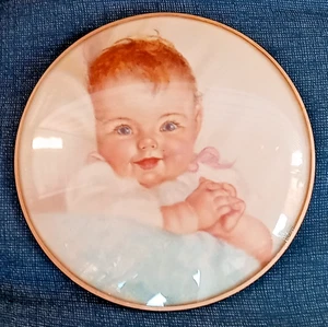 Par de siluetas redondas de 4,5" pintadas al revés en vidrio convexo estilo niños bebés - Imagen 1 de 6