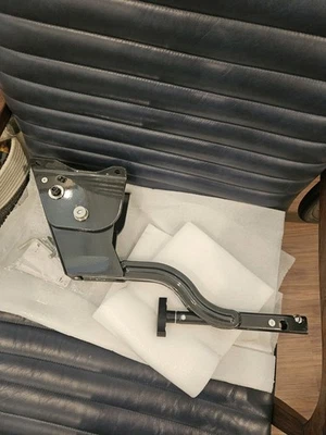 Нижний конец Kuat NV 2.0 с оборудованием и 7 мм Allen - 1,25 дюйма серый металлик - Изображение 1 из 4