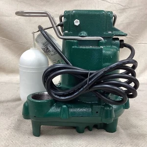 ZOELLER M57 Submersible Sump Pump 3/10 HP Vertical Float 34gpm Flow Rate @ 10Ft - Picture 1 of 4