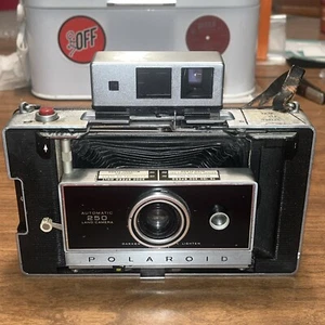 Macchina fotografica terrestre Polaroid automatica 250 vintage non testata ottime condizioni - Foto 1 di 24