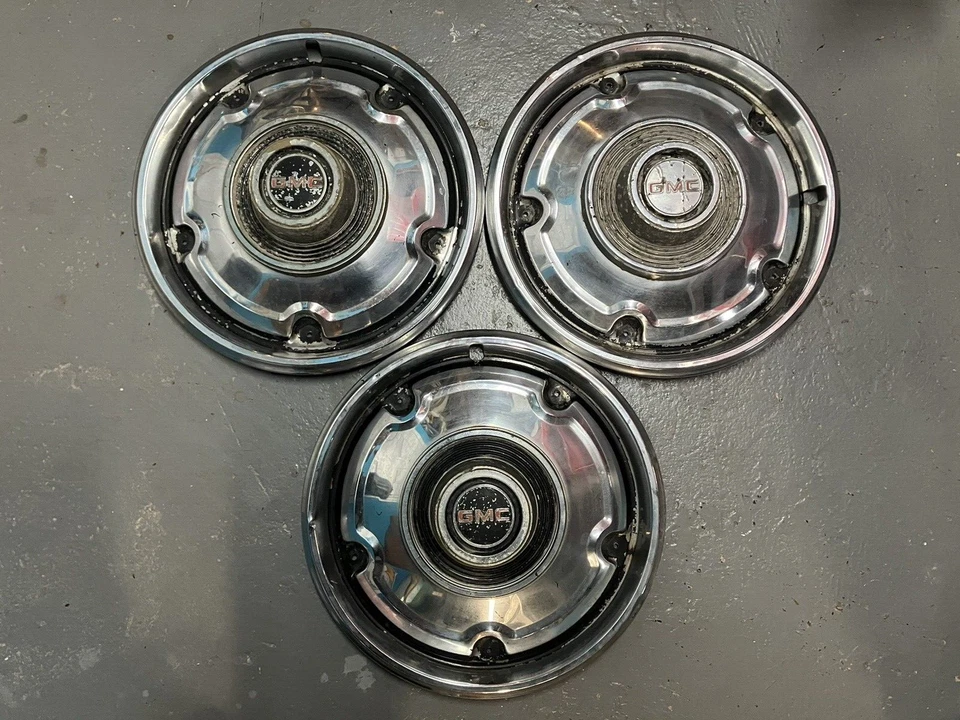 70-76 80-82 GMC Serie C-G-K Jimmy 15 pulgadas Cubierta de rueda Tapacubos Juego de 3 USADOS Foto 1 de 4