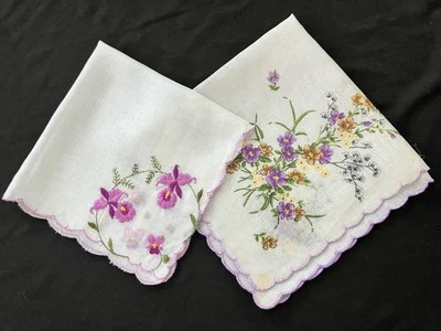 Venta inmobiliaria Encuentra pañuelos vintage lote de 2 flores de lavanda púrpura Foto 1 de 4