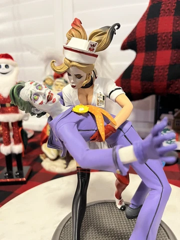 Dc Batman Bombshells Joker and Harley Quinn Statue DC Collectibles Cover