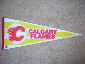 VINTAGE LATE 1980'S EARLY 1990'S CALGARY FLAMES NHL HOCKEY PENNANT FLAG SHARP+ - Picture 1 of 2