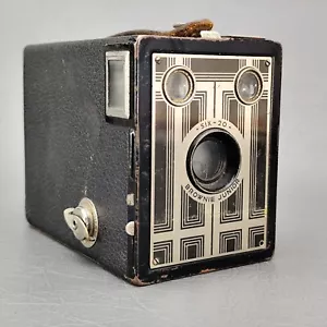 Art Deco Kodak SIX - 20 Brownie Junior Box Camera - Picture 1 of 12