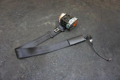 Retrator de cinto de segurança conversível passageiro direito 427857706D Audi R8 Spyder 11-12 - Imagem 1 de 4