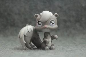 Authentic Littlest Pet Shop LPS Dark Light Grey Squirrel #132 - Picture 1 of 3