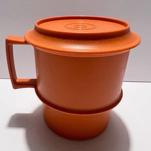 Tupperware Vintage orange stapelbarer Kaffeebecher mit Deckel Untersetzer Tasse Getränke - Bild 1 von 7