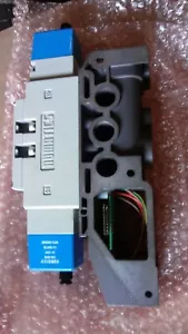 New Numatics I23BB5Z2MP00061 I23BB500MP00061 Valve - Picture 1 of 4