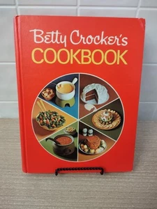 Betty Crocker Cookbook SEARS Holiday Edition Pie Cover 1972 Vtg Hardcover *READ* - Picture 1 of 6