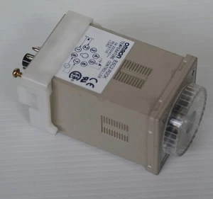 OMRON E5C2-R20K Temperature Controller 0-400 deg C - Picture 1 of 5