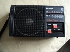 Retro Philips D-1402 Model Black Small Radio FM MW LW Working - Picture 1 of 4