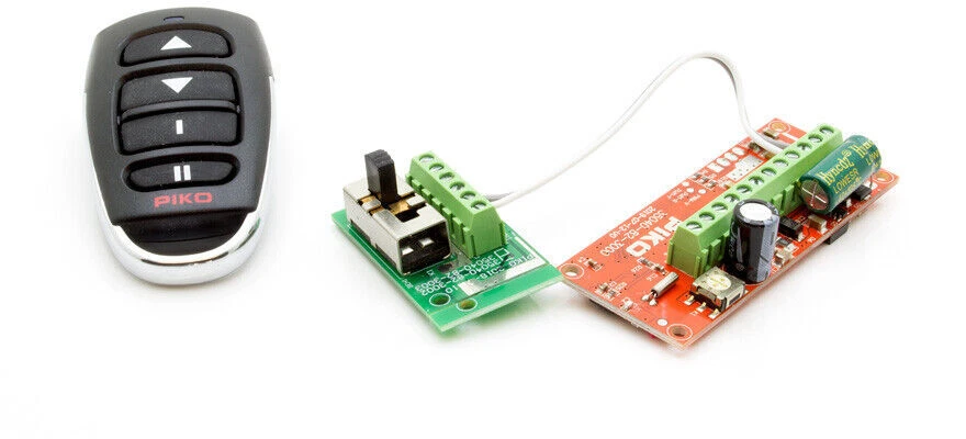 PIKO 35040 Radio Control (R/C) 3Amp Loco Receiver and Pocket Remote - NEW - Image 1 of 1