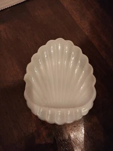 Hazel Atlas Milk Glass Sea Shell Clam Vanity Trinket Soap Dish Vintage 5-1/2" - Picture 1 of 2