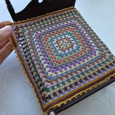 Colcha de seda para casa de muñecas escala 1:12, crochet miniatura para coleccionistas Foto 1 de 4