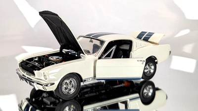 Ford Shelby GT 350 1965 Sport Cpe en Wimbledon blanco con rayas azules Guardsman Foto 1 de 4