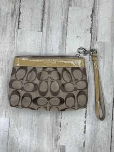 Muñequera pequeña Coach Signature de jacquard con ribete de cuero marrón tostado - Imagen 1 de 18