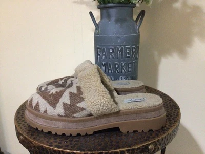 Zuecos Jessica Simpson forrados de piel sin cordones, talla 10/42 Foto 1 de 4