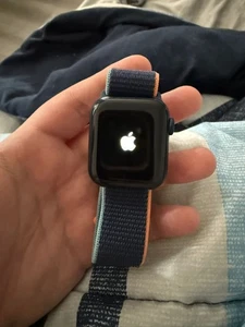 Apple Watch Series 6 40 mm (GPS UNIQUEMENT) aluminium bleu avec boucle sport bleue - Photo 1 sur 13