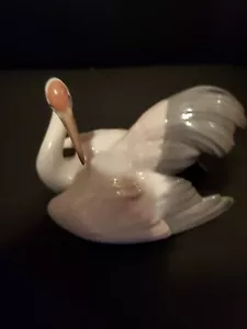 Lladro #1599 Nesting Crane Retired - Picture 1 of 6