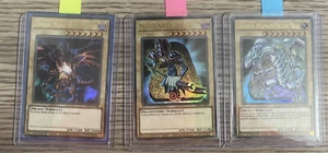 yu gi oh NUOVO drago bianco occhi blu mago nero rossi ultra rare ita LC25 - Picture 1 of 1