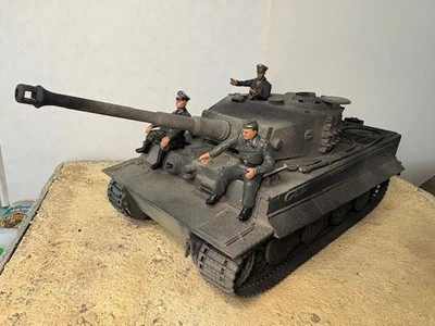 Giocattoli XXI secolo, carro armato tedesco WW2 Tiger con 3 personaggi, 1/32 - Immagine 1 di 4
