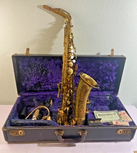 Saxofón Buescher DE COLECCIÓN - Aristocrat tono bajo 294784 - con estuche - NO PROBADO - Imagen 1 de 24
