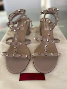 Valentino Garavani Rockstud Sandalen, Poudre, goldfarbene Nieten - Bild 1 von 5