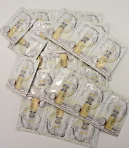 Lot of 33 it Cosmetics Confidence In A Gel Lotion Sample Packets Travel .10 oz - Picture 1 of 3