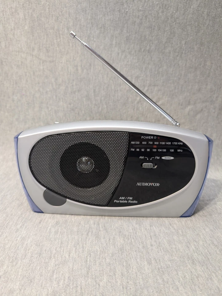 Audiovox AXR 46 Portable Radio AM/FM Silver Purple With Handle Foto 1 de 4