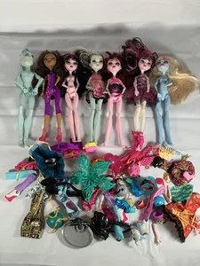 Monster High Puppen Konvolut mit Zubehör - Bild 1 von 17