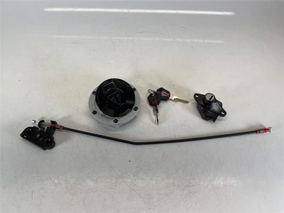 Triumph Street Triple 765 RS 2019 juego de tapa de combustible y bloqueo de asiento - T2507649 Foto 1 de 4