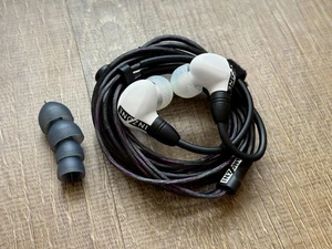 SONY INZONE E9 Wired in-Ear Monitor for Gaming with compatible ear tips - WHITE - Picture 1 of 5