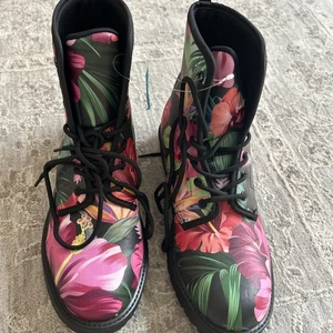 NWT Womens 7.5 Fashion Floral Round Toe Lace Up Combat Ankle Boots Shoes Boho - Picture 1 of 9