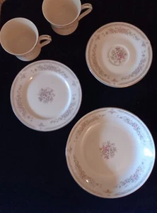 Celebrity Fine China Elizabeth 2345 - Circa 1979 Discontinued - Assorted Pieces - Picture 1 of 4