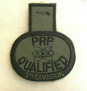 70er Jahre "7. Teilung PRP QUALIFIZIERT" TASCHENHÄNGER BESTICKT AUF TWILL SCHNITTKANTE - Bild 1 von 2