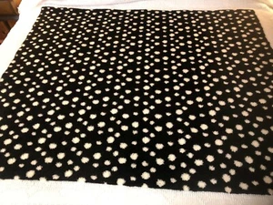 Pelliccia sintetica nera con pois bianchi "lana d'agnello" pile-y, 51"Wx61"(1,7yd)L, 3"-4"elastico - Foto 1 di 10