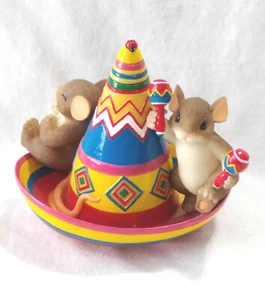 Figura Sombrero "Fiesta Till Ya Siesta" (Ratón) Colas Encantadoras [Muestra Avanzada] - Imagen 1 de 7