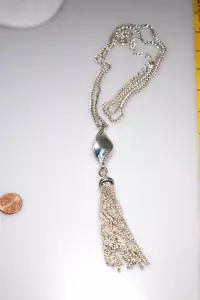 Precioso collar largo con borla tono plata firmado por Dana Buchman XH13 - Imagen 1 de 5