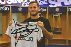 FOTO DE RETRATO FIRMADA DE BOLTON: JONATHAN GROUNDS + CERTIFICADO DE AUTENTICIDAD - Imagen 1 de 1