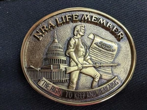 Hebilla de cinturón de latón Jadco NRA Life Member derecho a tener y portar brazos - Imagen 1 de 2