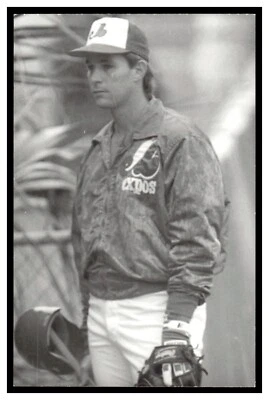 Tim Wallach (1989) Montreal Expos Vintage Baseball Postcard Rd8 - Image 1 of 2