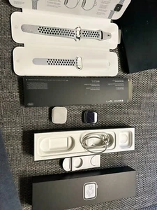 Apple Watch 4 Nike+ GPS + Cellular, 44mm Alu Silber, Armband Grau/Grey - Bild 1 von 4