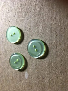 NEW 25 3/4 INCH LIME GREEN PEARL FINISH BUTTON 2 HOLE W/RIM - Afbeelding 1 van 3