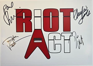 Riot Act HANDSIGNIERTE Präsentation Größe A4 auf Hochglanzdruck Erinnerungsstücke - Bild 1 von 15